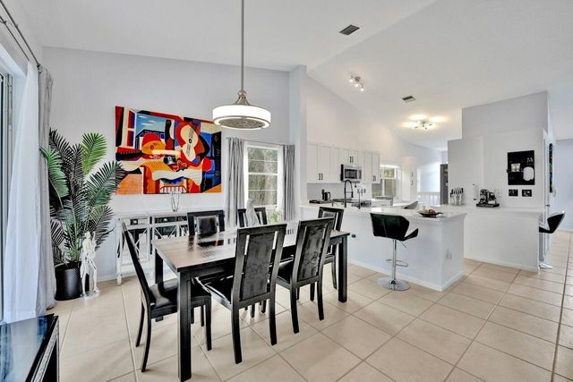 7669 SPRINGWATER Place 202, Boynton Beach, FL 33437