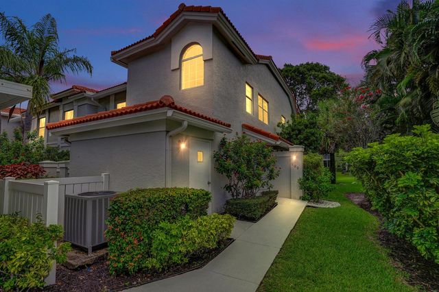 7669 SPRINGWATER Place 202, Boynton Beach, FL 33437