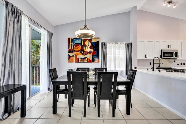 7669 SPRINGWATER Place 202, Boynton Beach, FL 33437