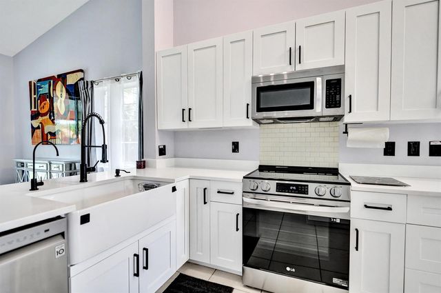 7669 SPRINGWATER Place 202, Boynton Beach, FL 33437