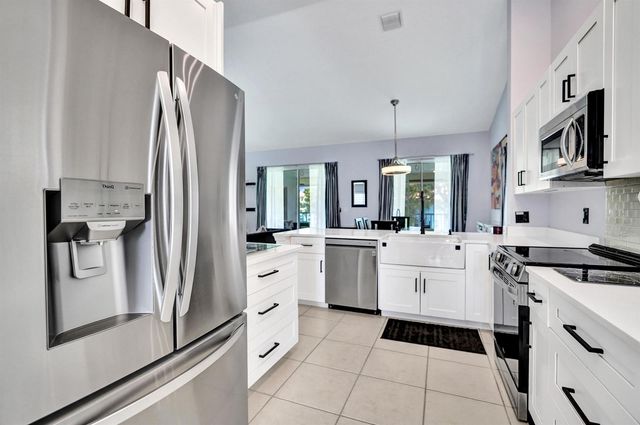 7669 SPRINGWATER Place 202, Boynton Beach, FL 33437