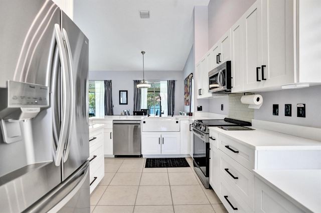 7669 SPRINGWATER Place 202, Boynton Beach, FL 33437