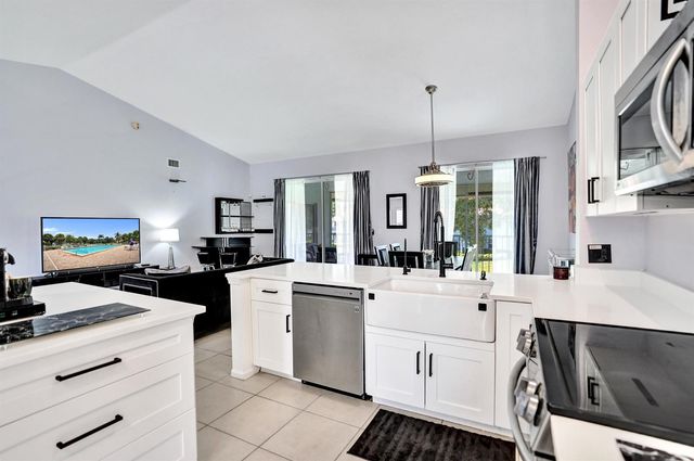 7669 SPRINGWATER Place 202, Boynton Beach, FL 33437