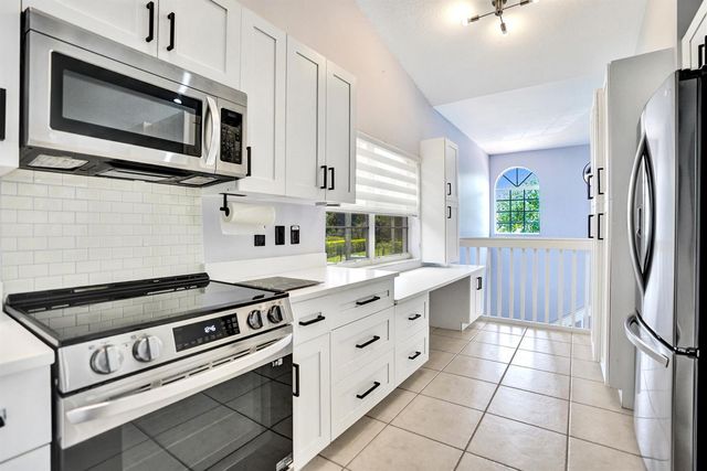 7669 SPRINGWATER Place 202, Boynton Beach, FL 33437