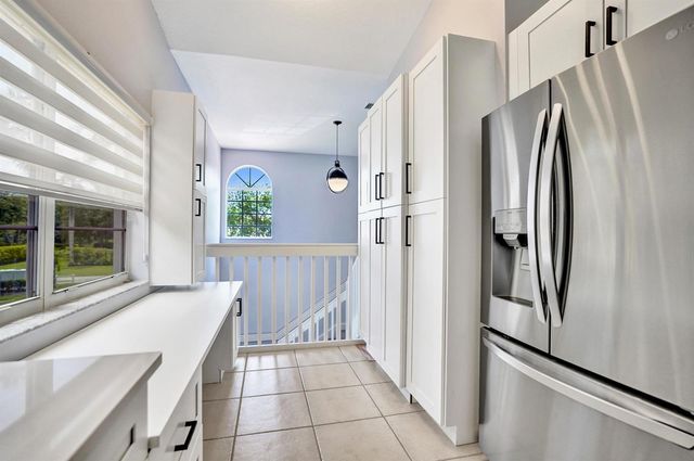 7669 SPRINGWATER Place 202, Boynton Beach, FL 33437