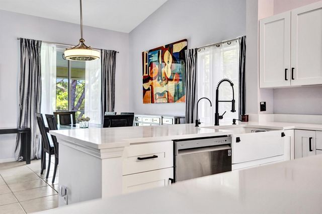 7669 SPRINGWATER Place 202, Boynton Beach, FL 33437