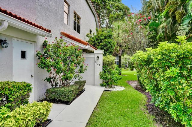 7669 SPRINGWATER Place 202, Boynton Beach, FL 33437