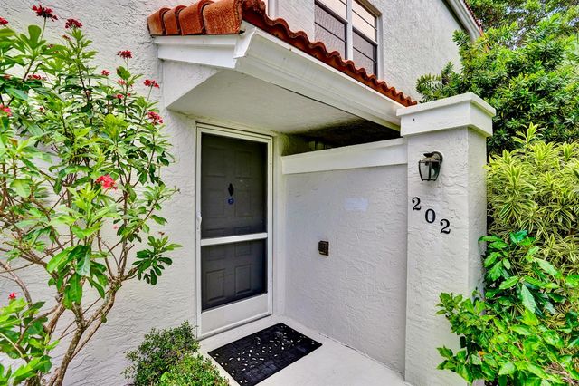 7669 SPRINGWATER Place 202, Boynton Beach, FL 33437