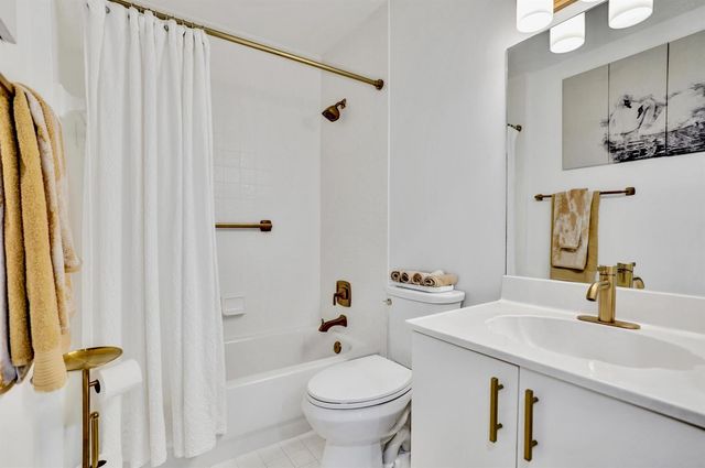 7669 SPRINGWATER Place 202, Boynton Beach, FL 33437