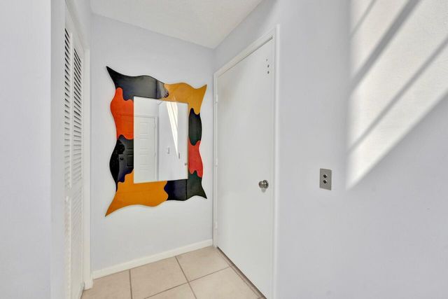 7669 SPRINGWATER Place 202, Boynton Beach, FL 33437