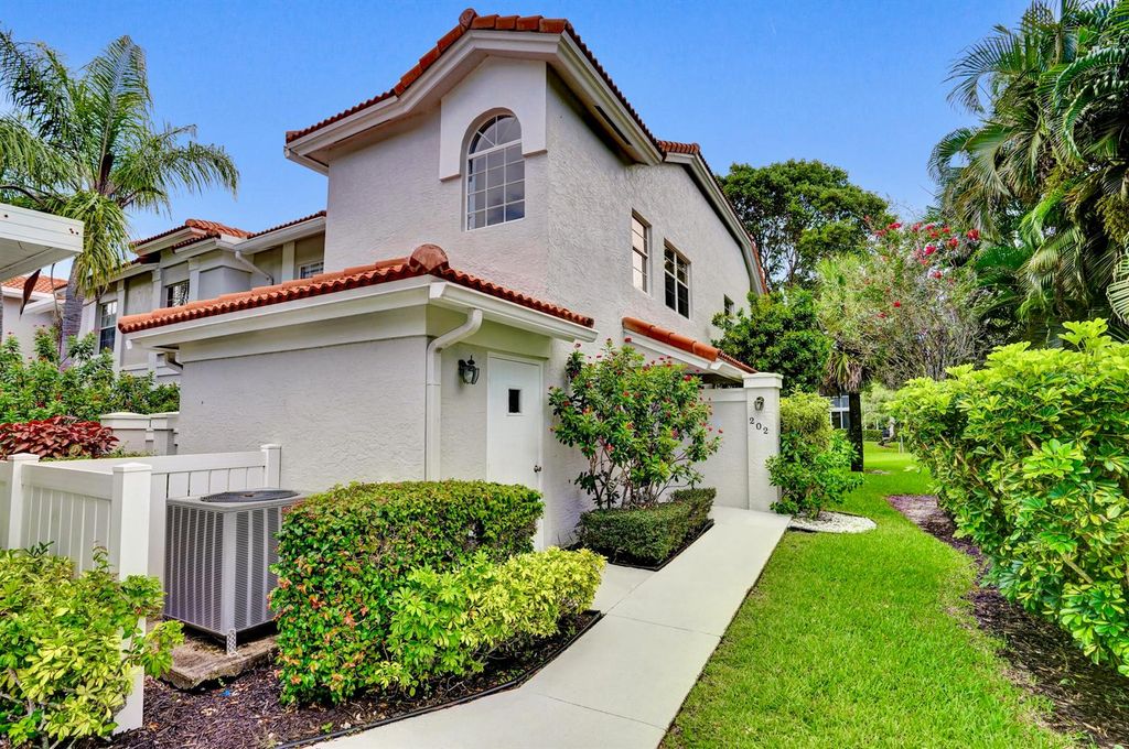 7669 SPRINGWATER Place 202, Boynton Beach, FL 33437