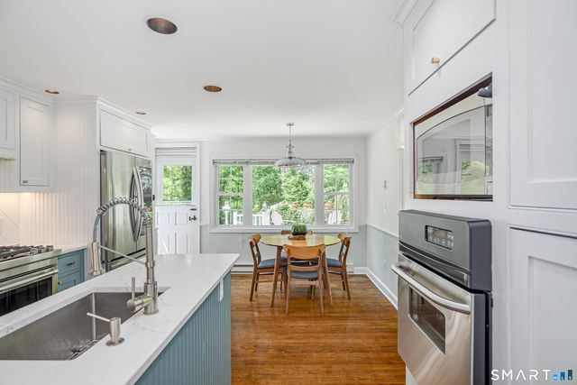 77 Crest Road, Middlebury, CT 06762
