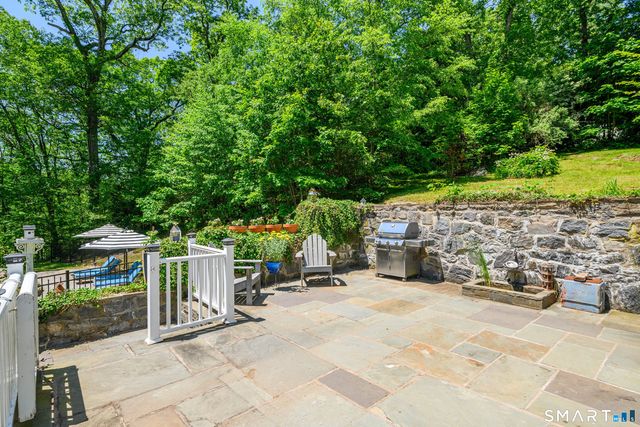 77 Crest Road, Middlebury, CT 06762