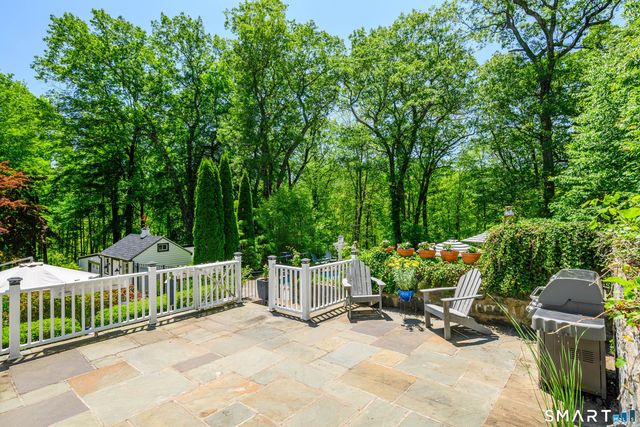 77 Crest Road, Middlebury, CT 06762