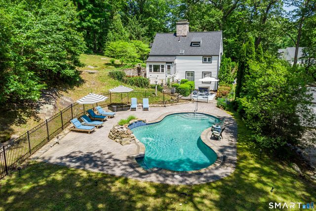 77 Crest Road, Middlebury, CT 06762