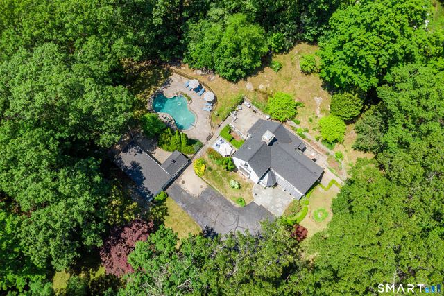 77 Crest Road, Middlebury, CT 06762