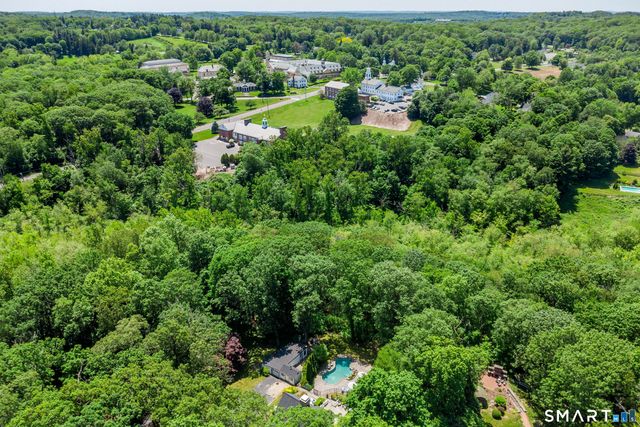 77 Crest Road, Middlebury, CT 06762