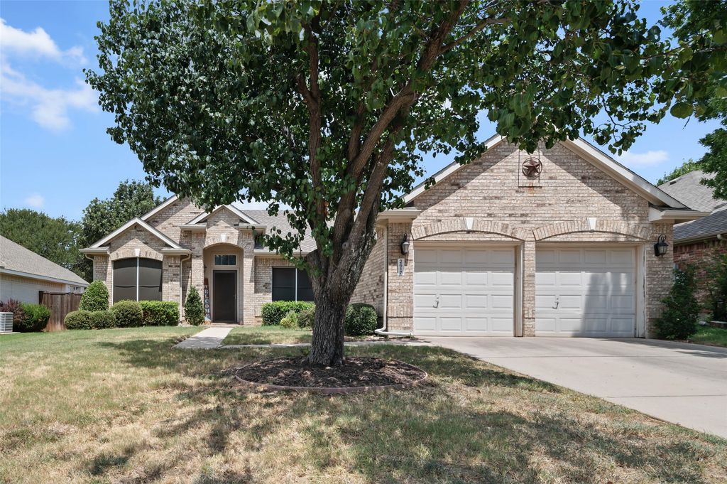 2617 Hollow Ridge Drive, Denton, TX 76210