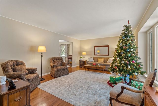 22279 Loupee Drive, Cassopolis, MI 49031