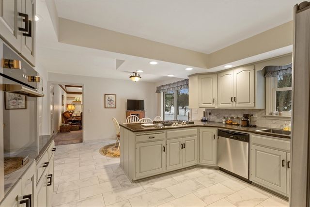 22279 Loupee Drive, Cassopolis, MI 49031