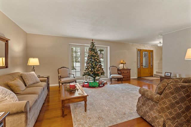 22279 Loupee Drive, Cassopolis, MI 49031