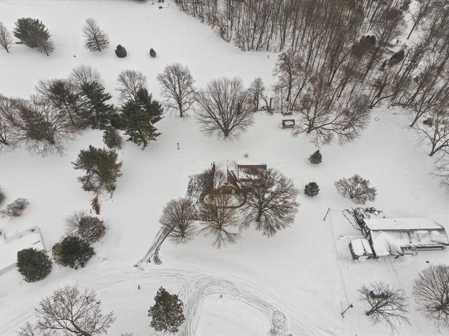 22279 Loupee Drive, Cassopolis, MI 49031