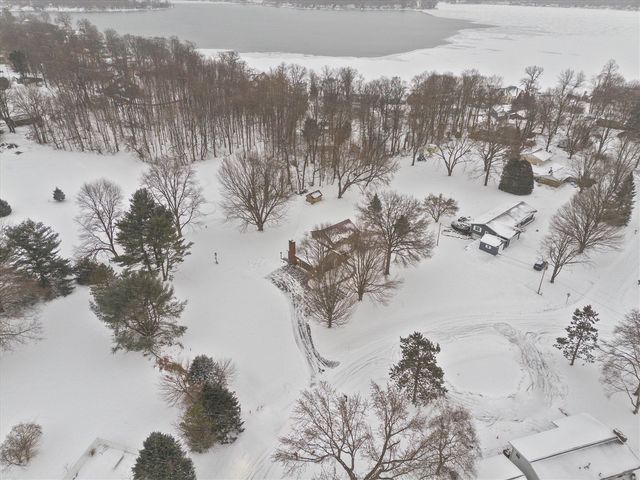 22279 Loupee Drive, Cassopolis, MI 49031