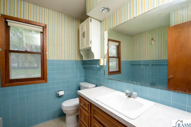 2208 Clare Drive, North Mankato, MN 56003