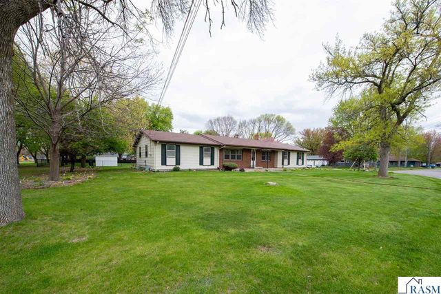 2208 Clare Drive, North Mankato, MN 56003
