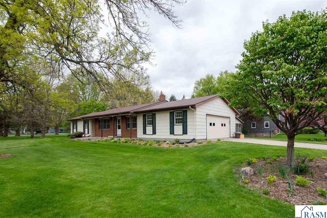 2208 Clare Drive, North Mankato, MN 56003