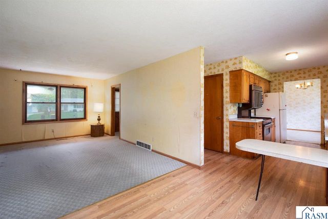 2208 Clare Drive, North Mankato, MN 56003