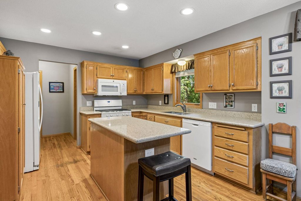 13516 Knox Drive, Burnsville, MN 55337 — photo 5