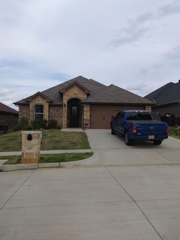 237 Jacinth Lane, Granbury, TX 76049