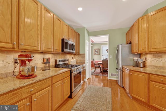 6934 COVE INLET CT, Fort Belvoir, VA 22060