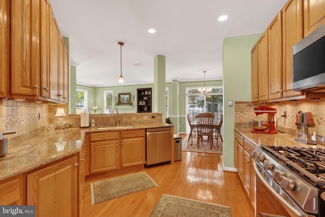 6934 COVE INLET CT, Fort Belvoir, VA 22060