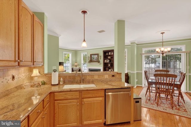 6934 COVE INLET CT, Fort Belvoir, VA 22060
