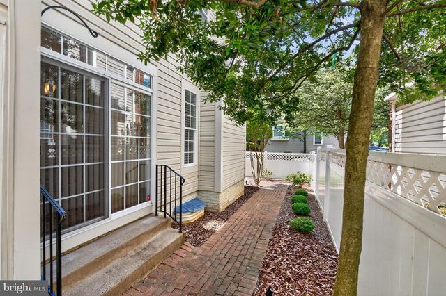 6934 COVE INLET CT, Fort Belvoir, VA 22060