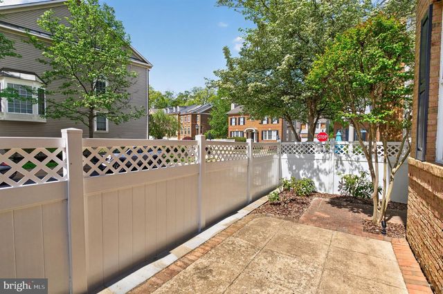 6934 COVE INLET CT, Fort Belvoir, VA 22060