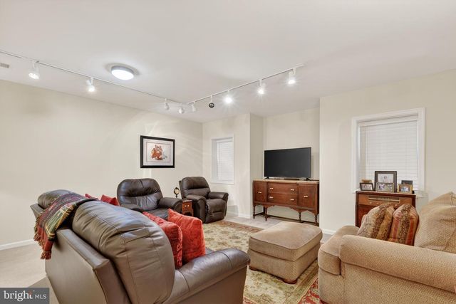 6934 COVE INLET CT, Fort Belvoir, VA 22060