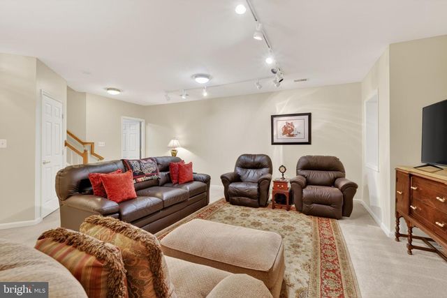 6934 COVE INLET CT, Fort Belvoir, VA 22060