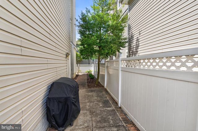 6934 COVE INLET CT, Fort Belvoir, VA 22060