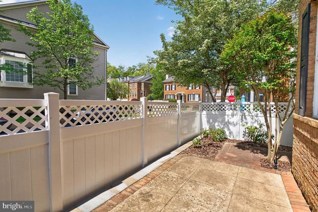 6934 COVE INLET CT, Fort Belvoir, VA 22060