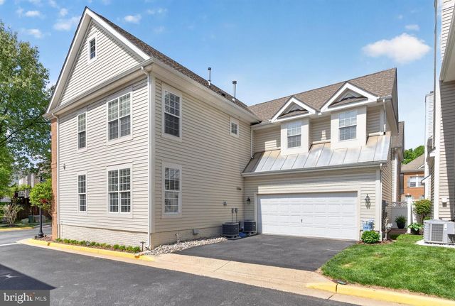 6934 COVE INLET CT, Fort Belvoir, VA 22060