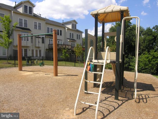 6934 COVE INLET CT, Fort Belvoir, VA 22060