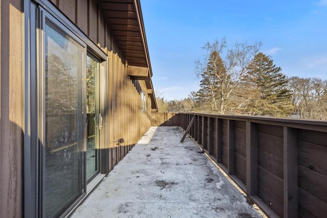 8979 N Silver Brook LANE, Brown Deer, WI 53223