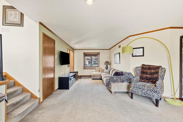 8979 N Silver Brook LANE, Brown Deer, WI 53223