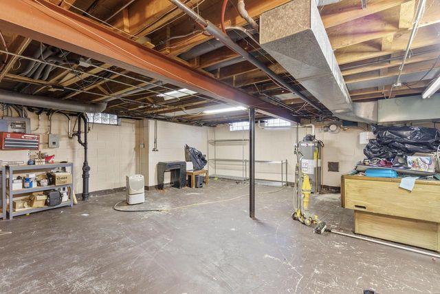 8979 N Silver Brook LANE, Brown Deer, WI 53223