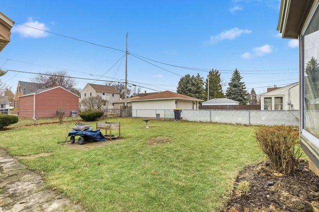 8979 N Silver Brook LANE, Brown Deer, WI 53223