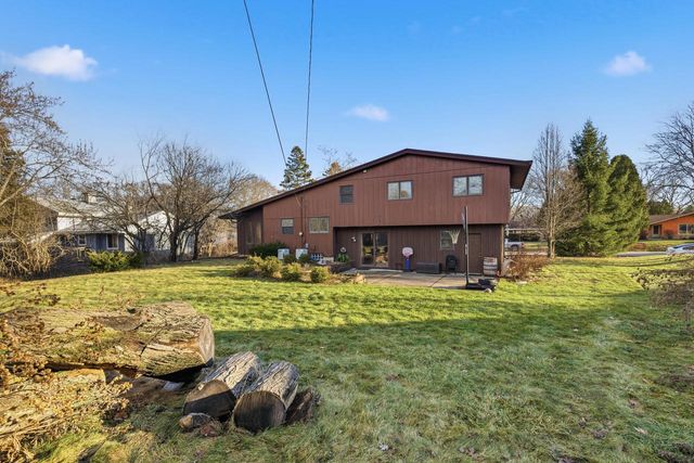 8979 N Silver Brook LANE, Brown Deer, WI 53223