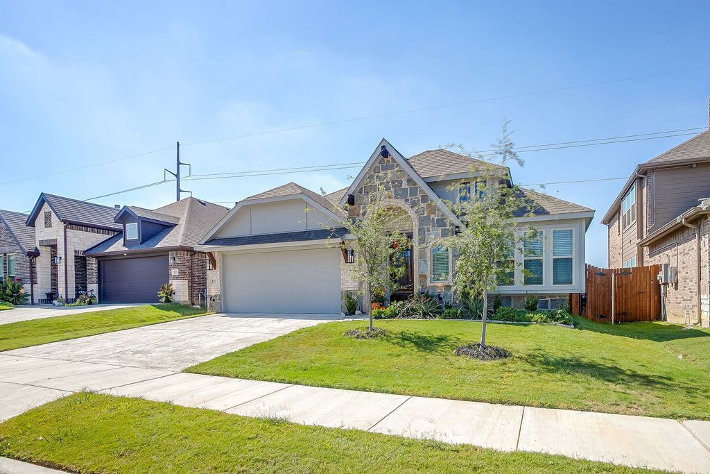 833 Godley Road, Godley, TX 76044